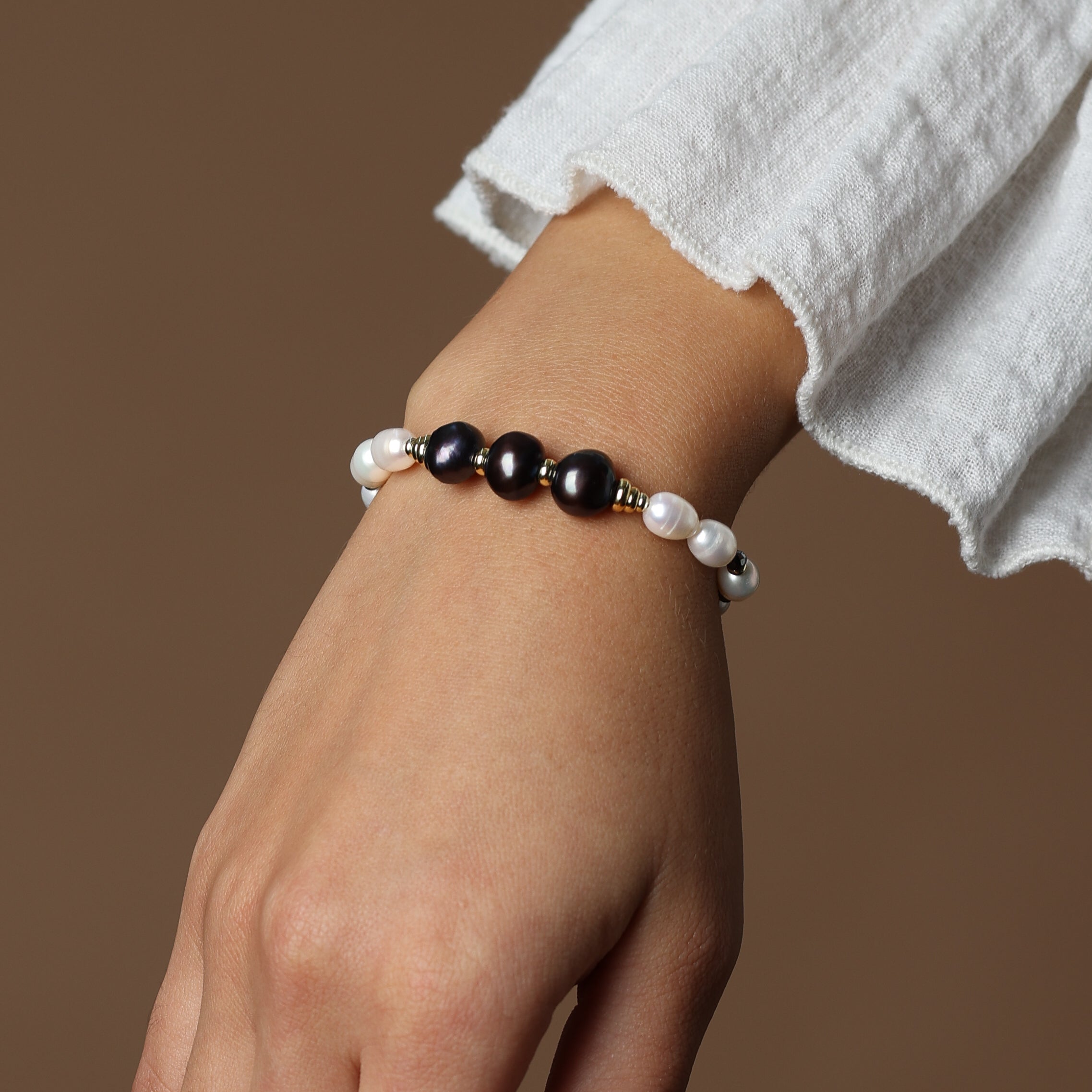 PEARL BRACELET - FEATURING BLACK PEARL