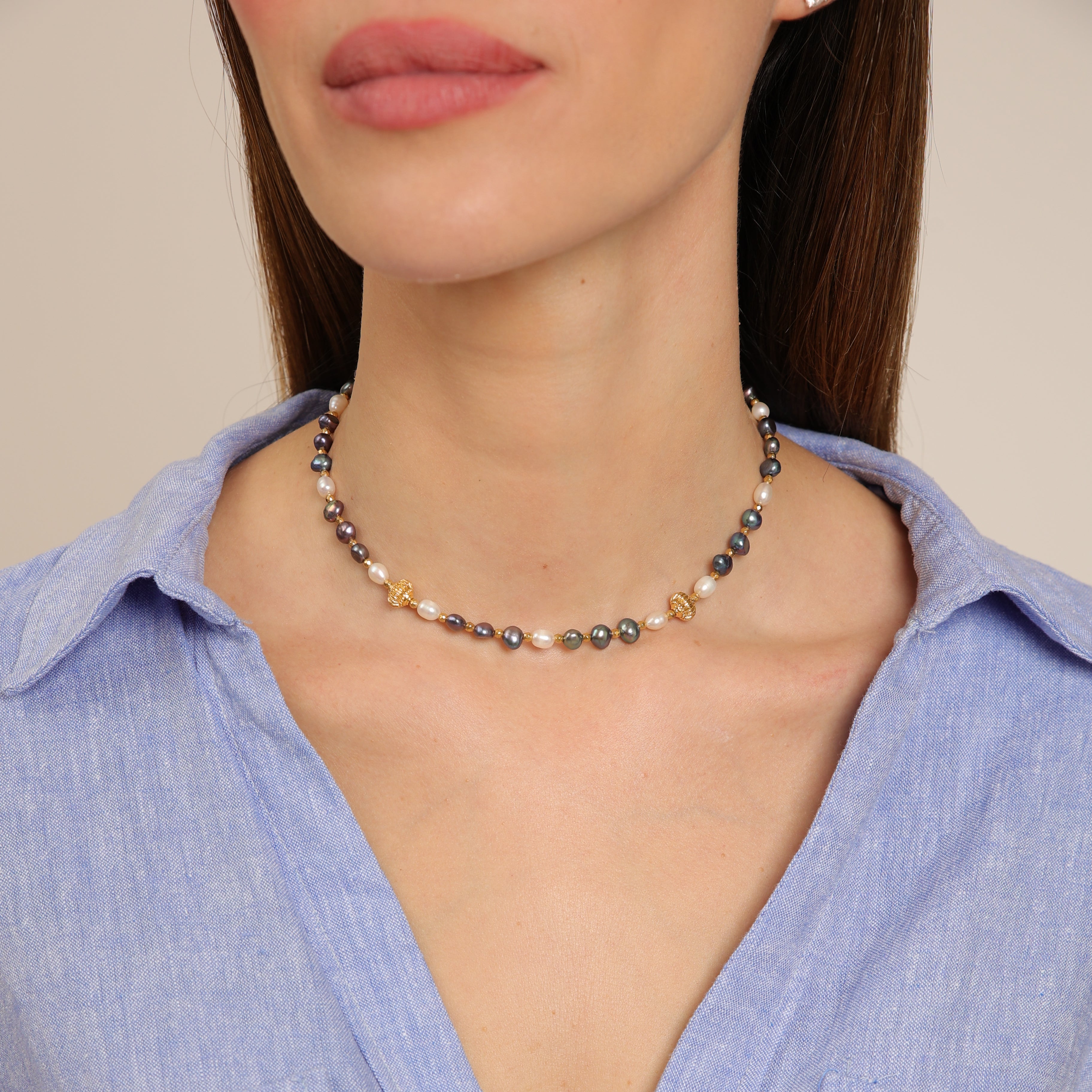 Gargantilla de perlas con perlas blancas y pavo real