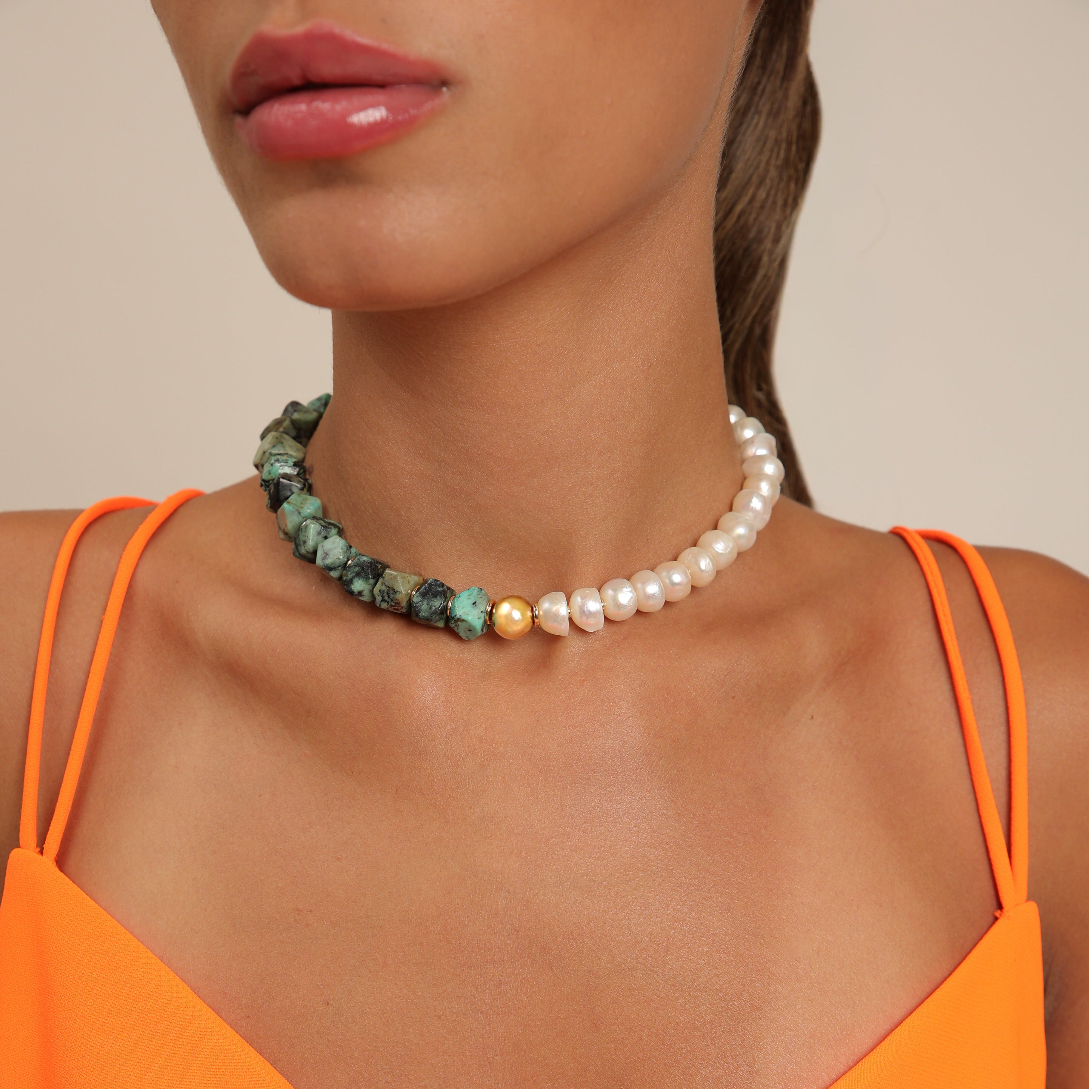 Collar de perlas con turquesa