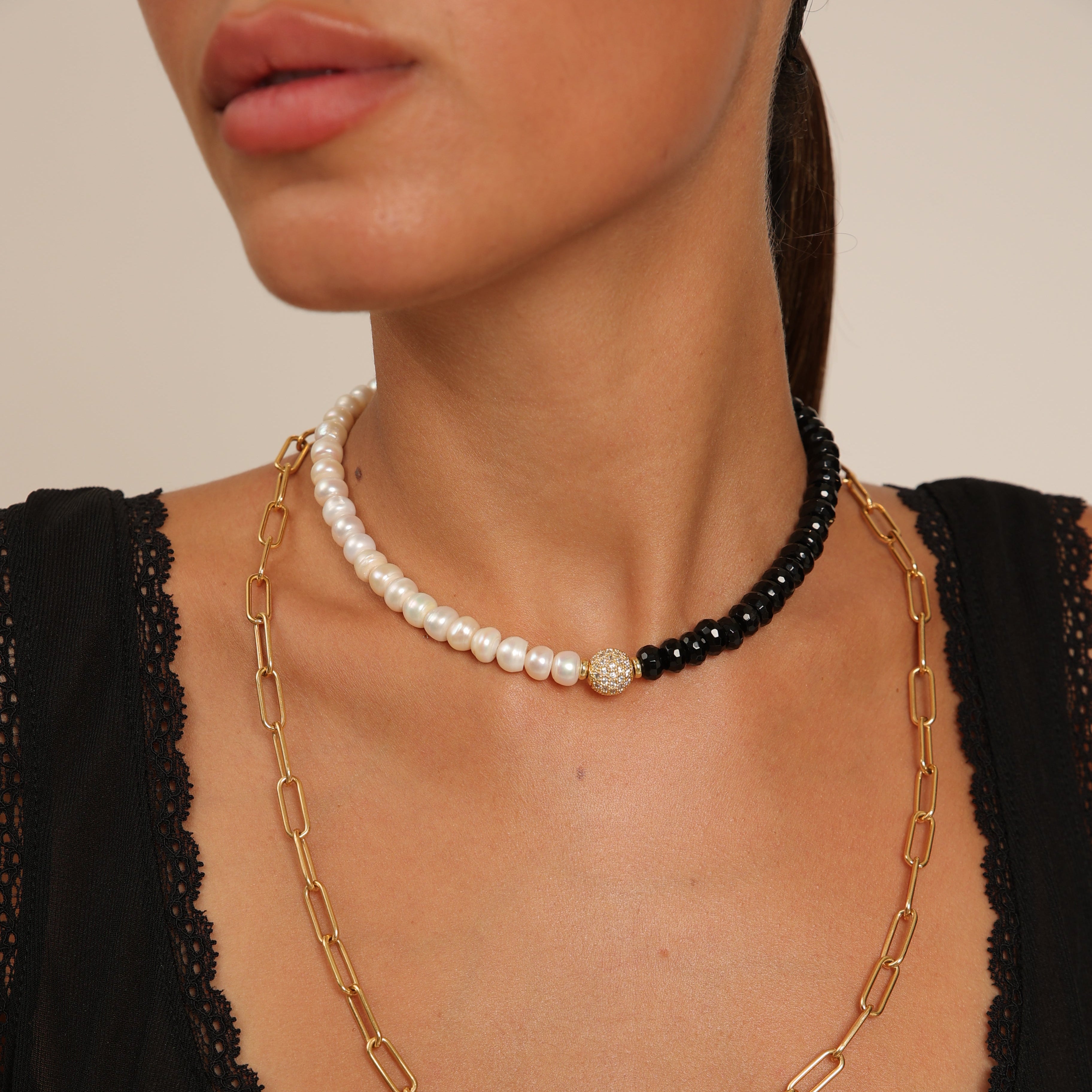 Collar de perlas con ónix