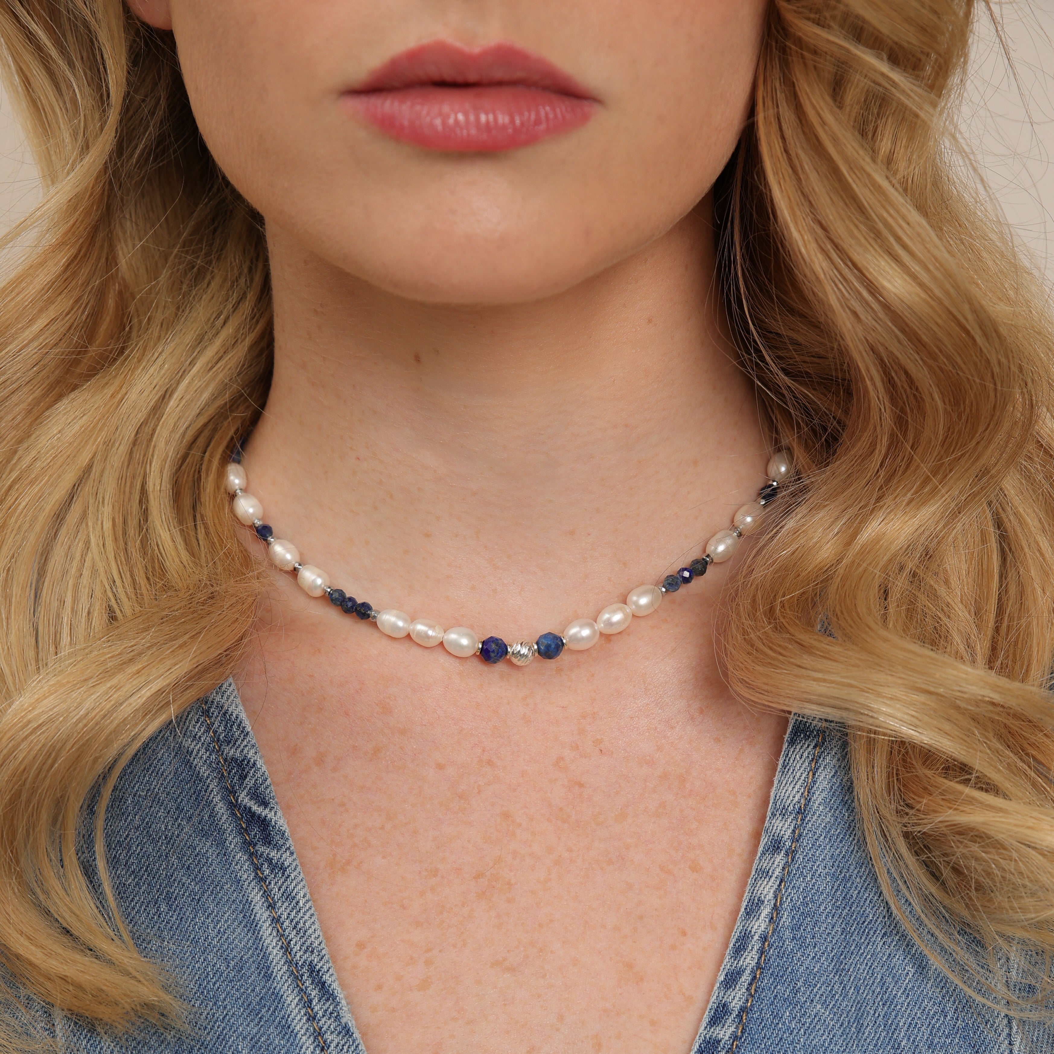 Collar de perlas con lapislázuli