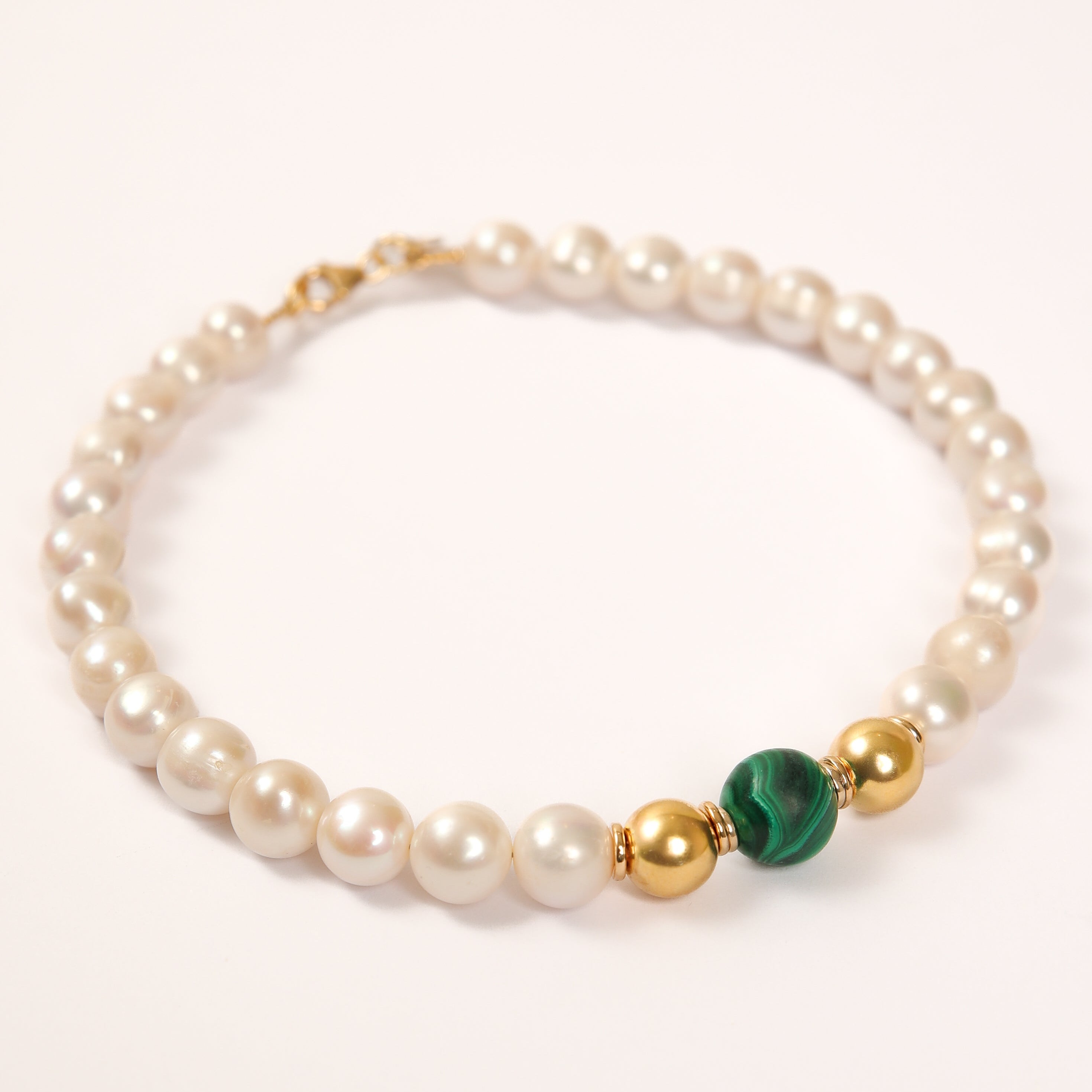Collar de perlas con malaquita
