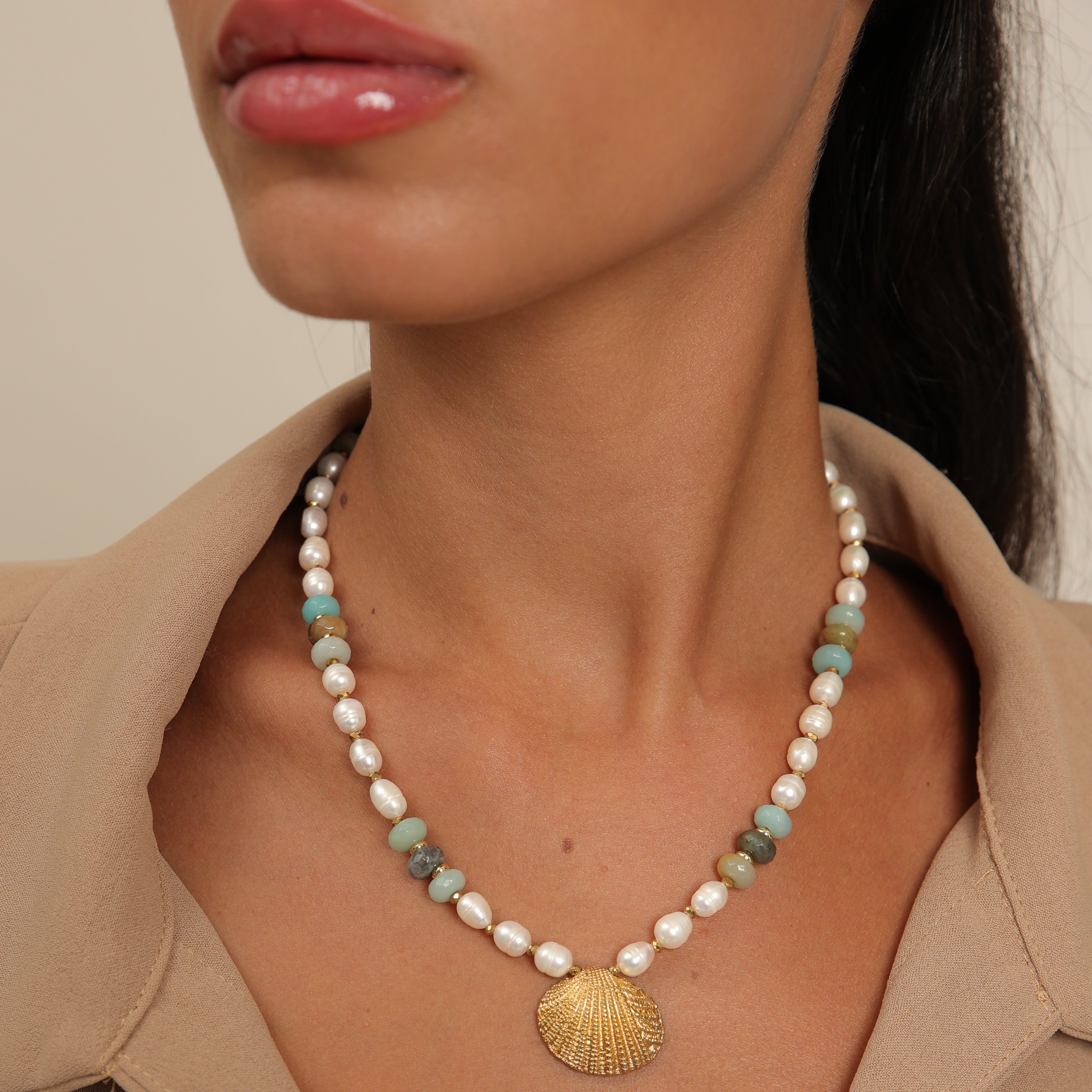 Collar de perlas - Colgante de amazonita y concha