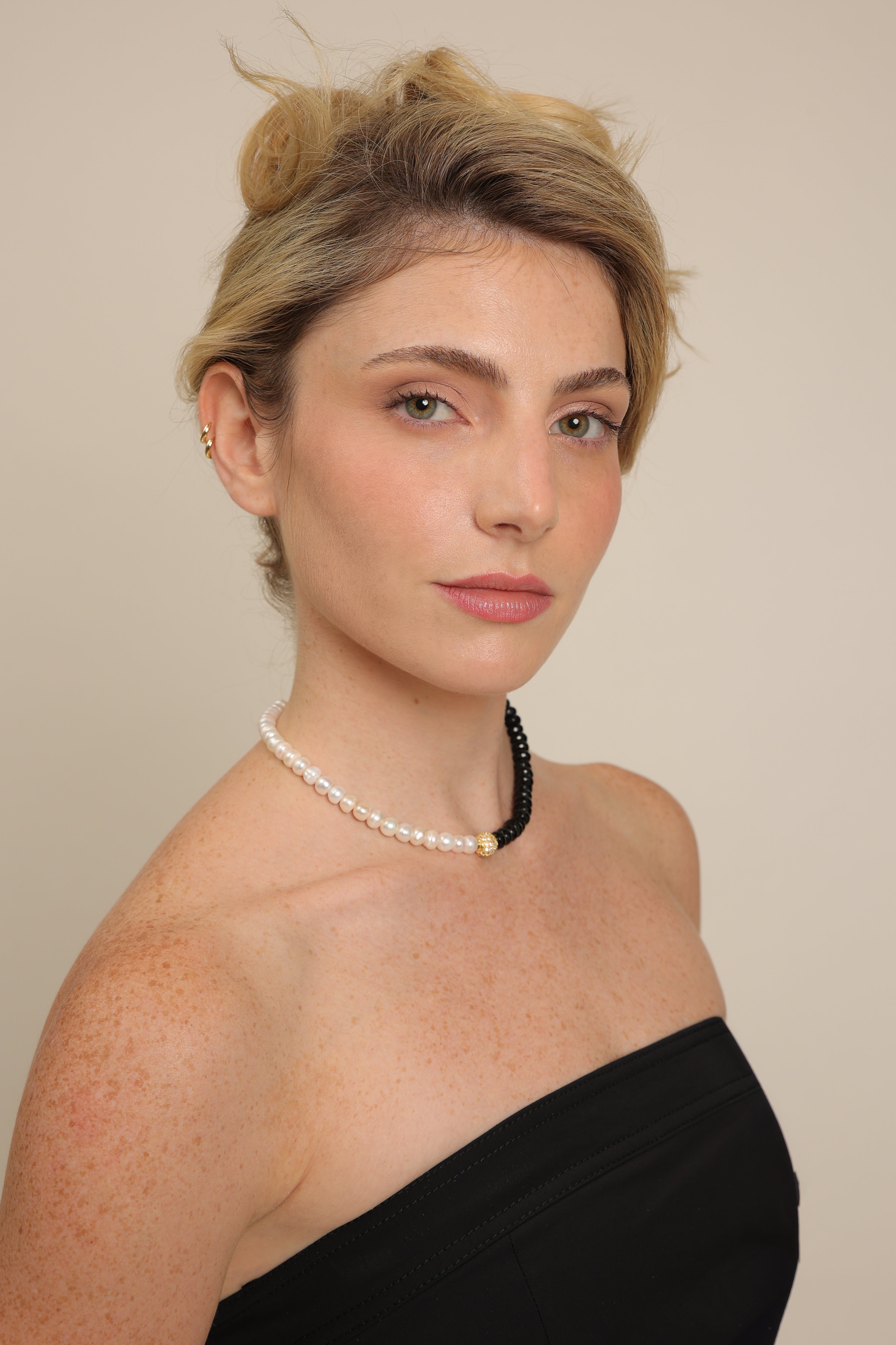 Pearl Necklace with Onyx