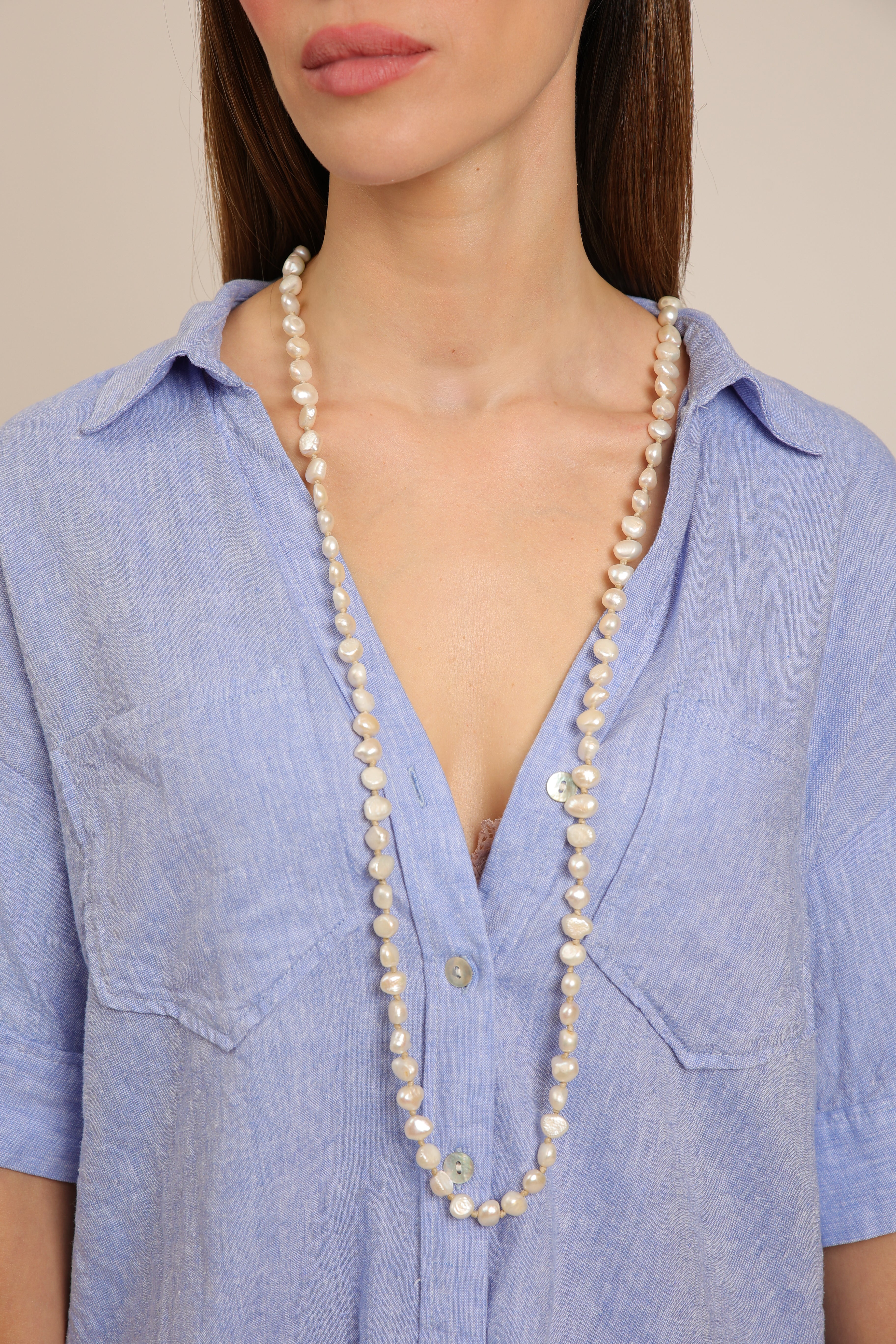 Pearl Necklace with Knotted Design