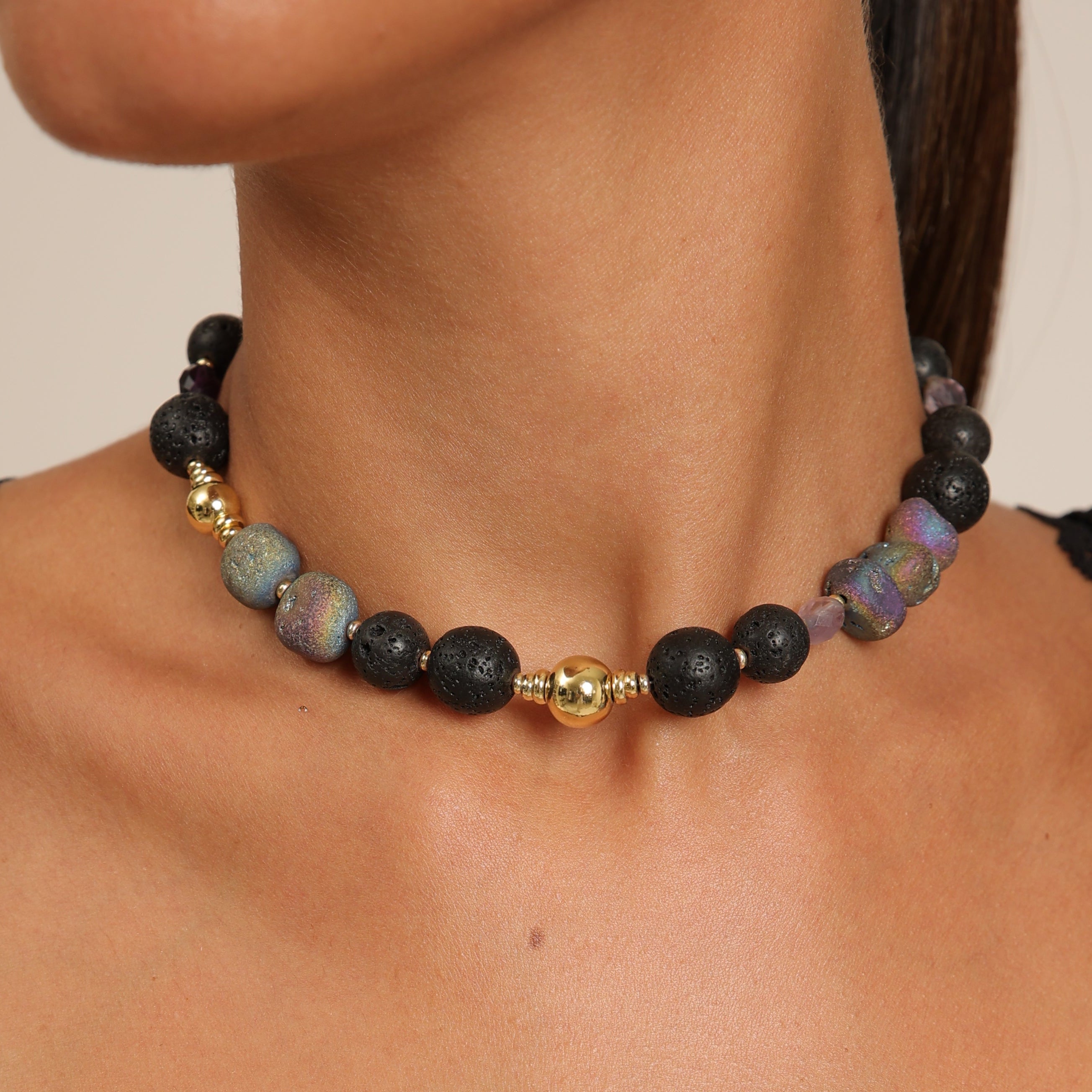 Gargantilla de รกgata y cuarzo