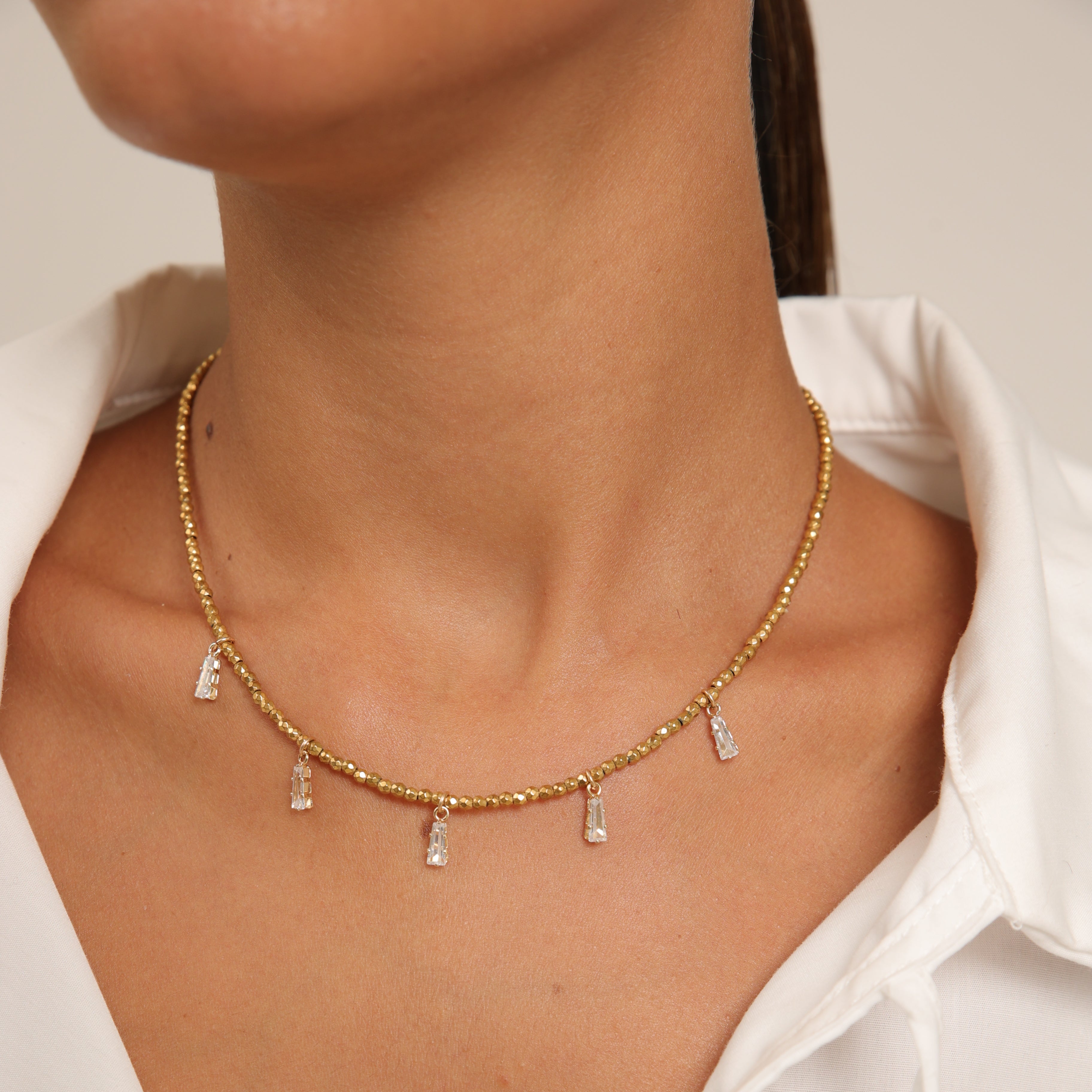 Gargantilla de hematita con colgantes de cristal