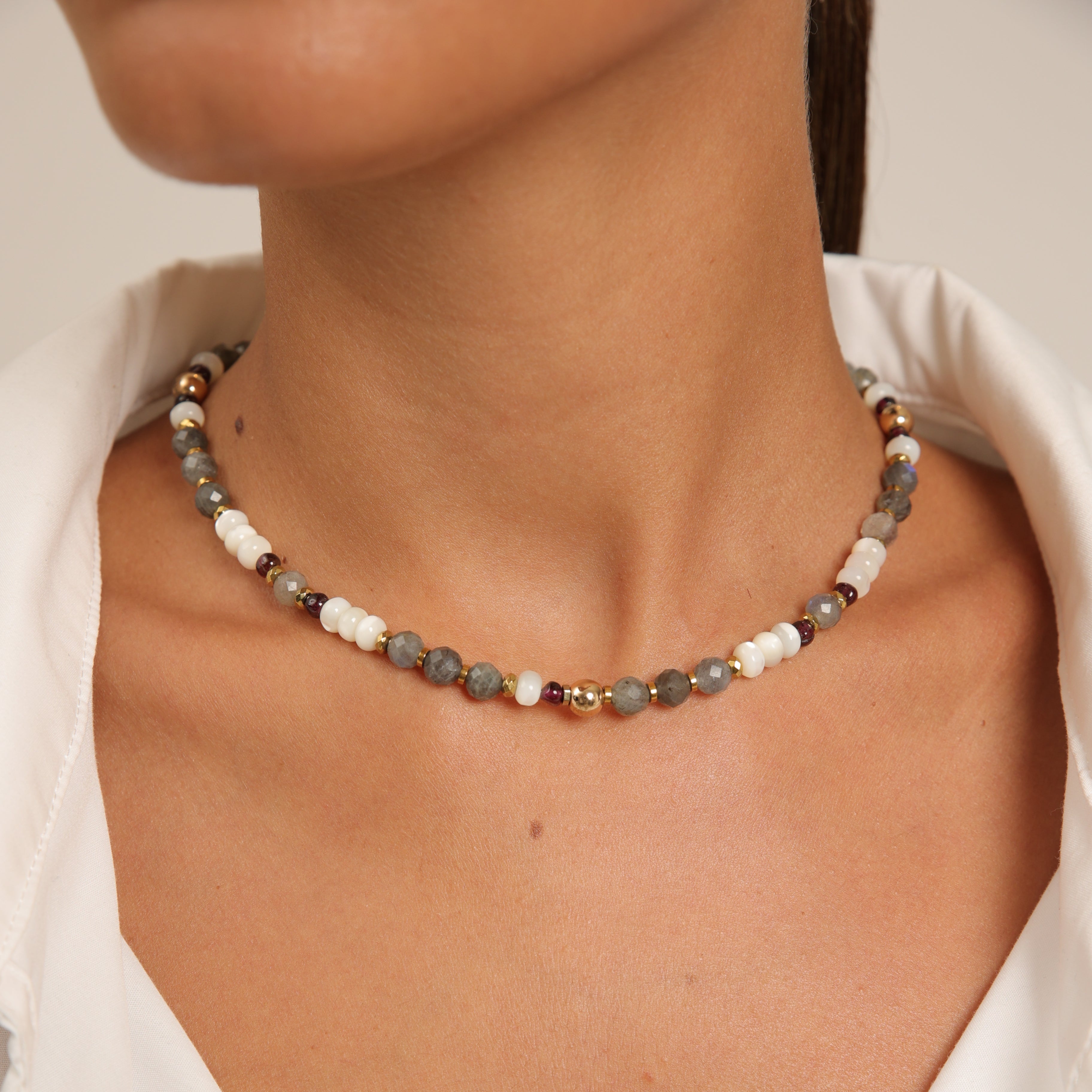 Gargantilla de labradorita y nรกcar