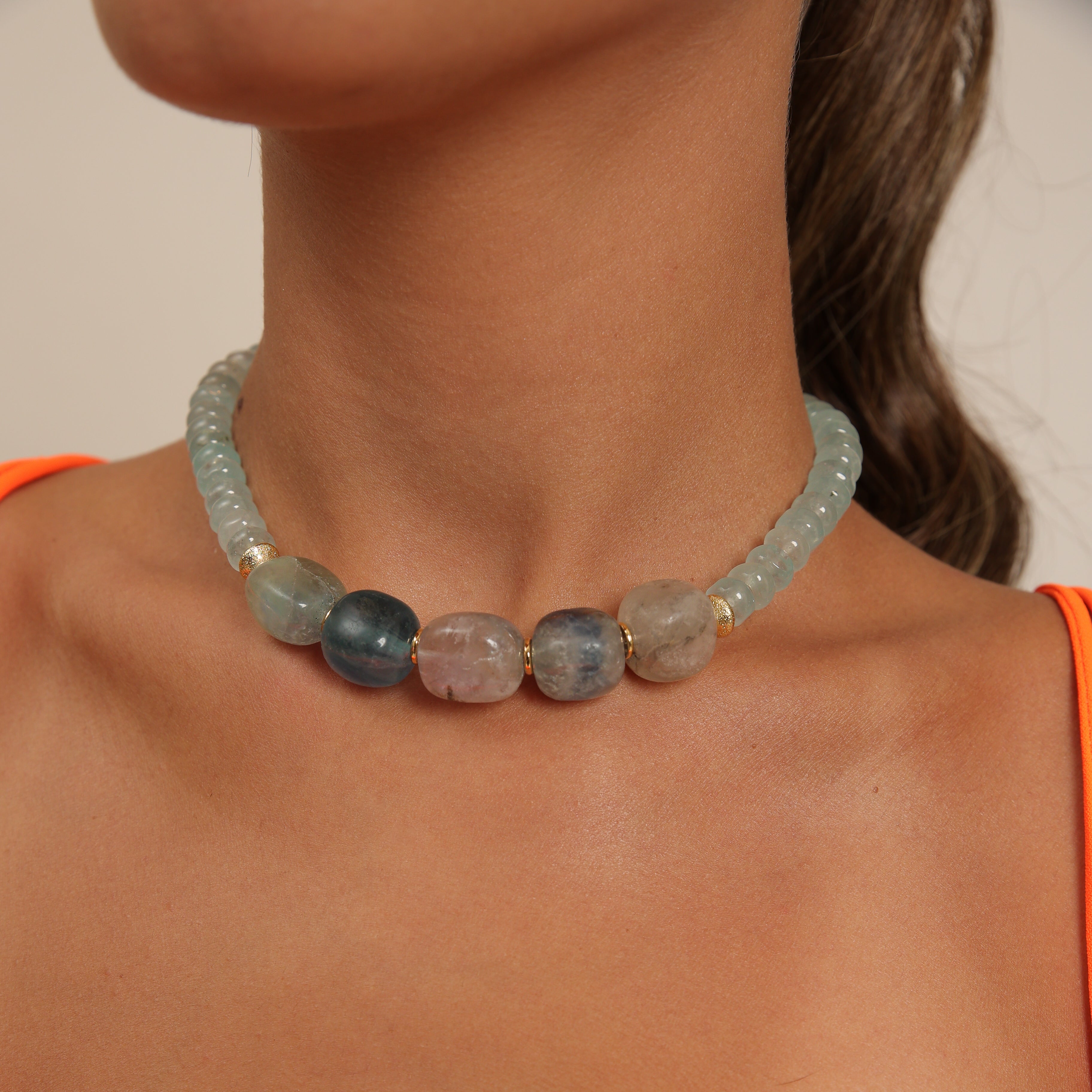 Gargantilla de fluorita y calcedonia