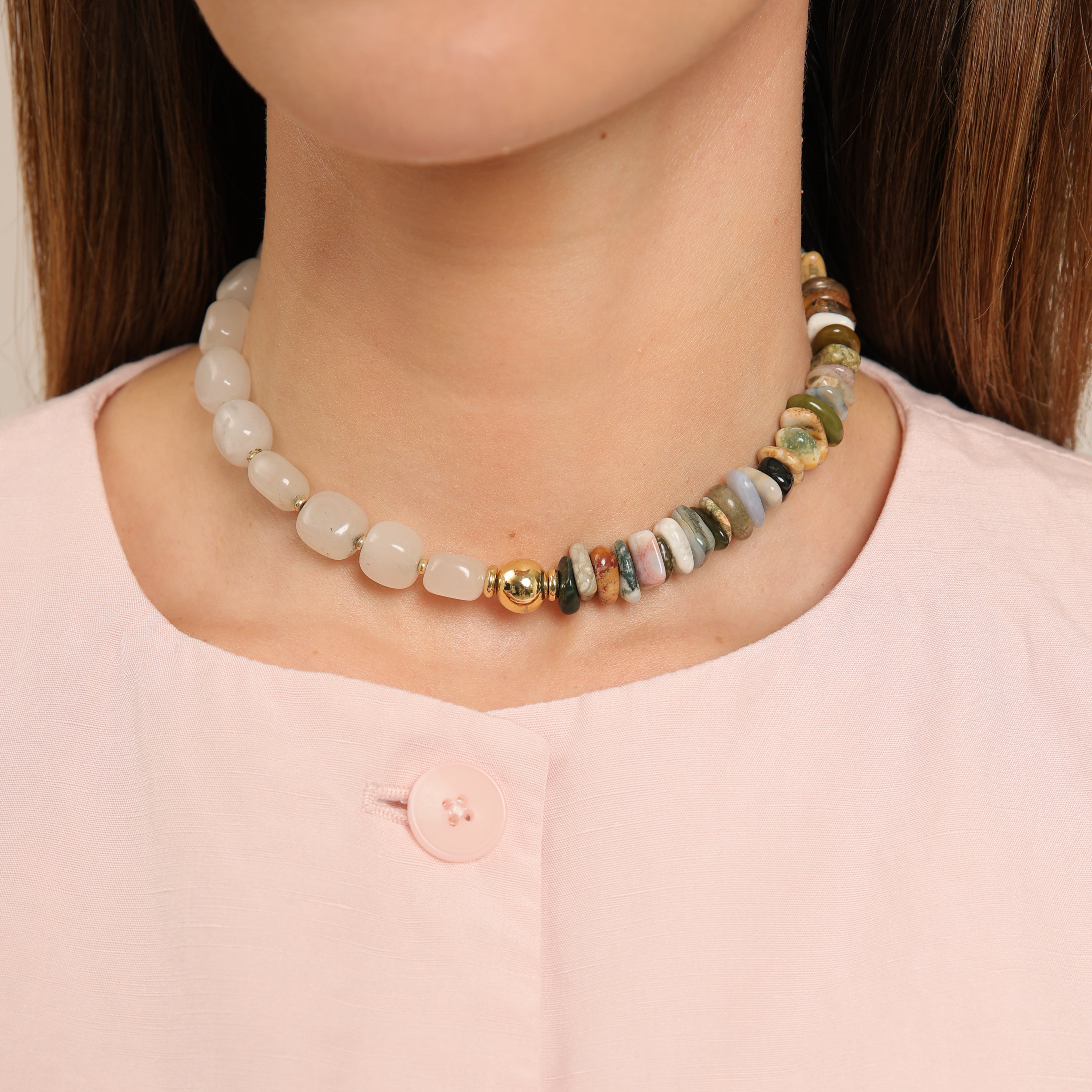 Gargantilla de รกgata y calcedonia