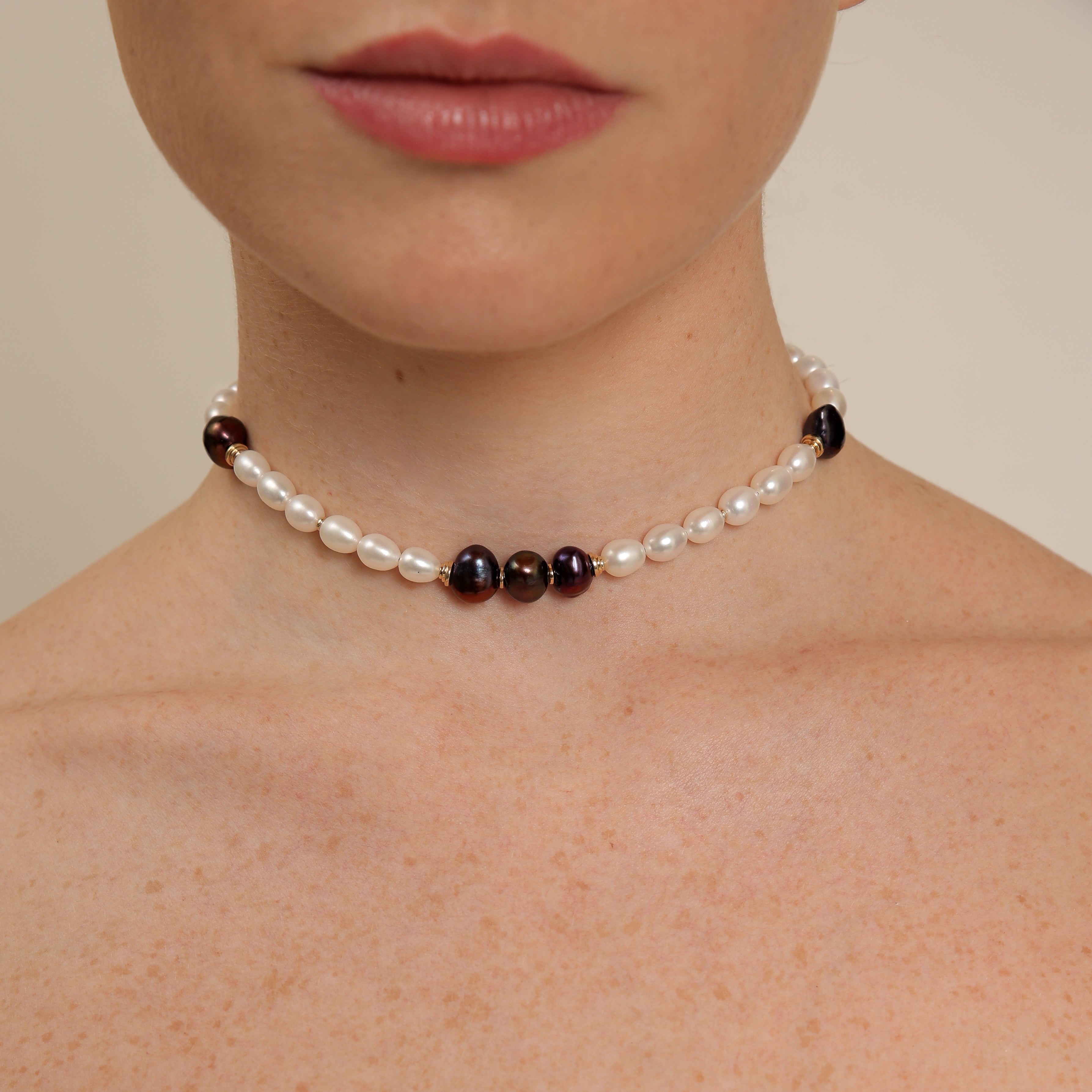 Gargantilla de perlas - Perlas blancas y negras 