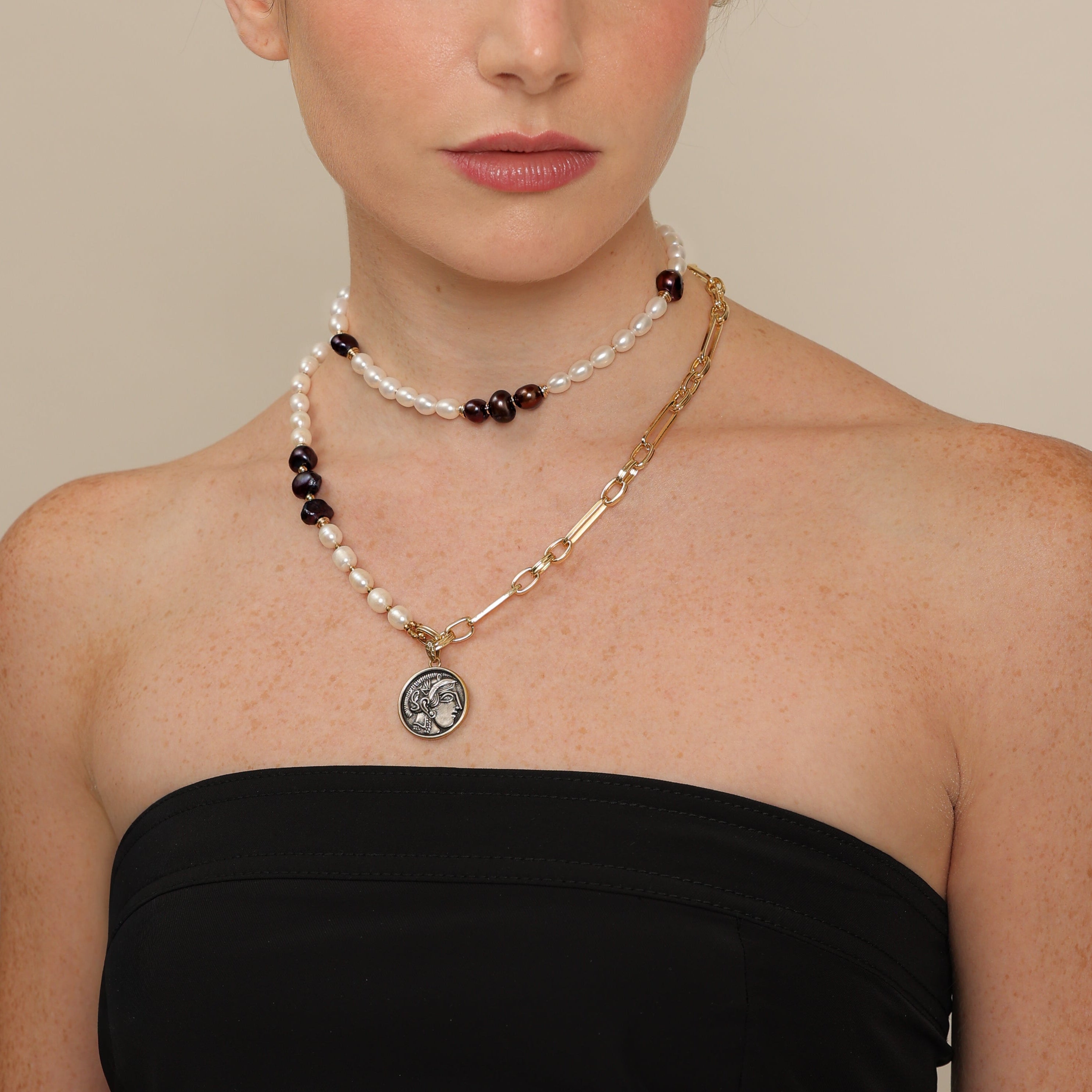 Collar de perlas con eslabones de medio oro