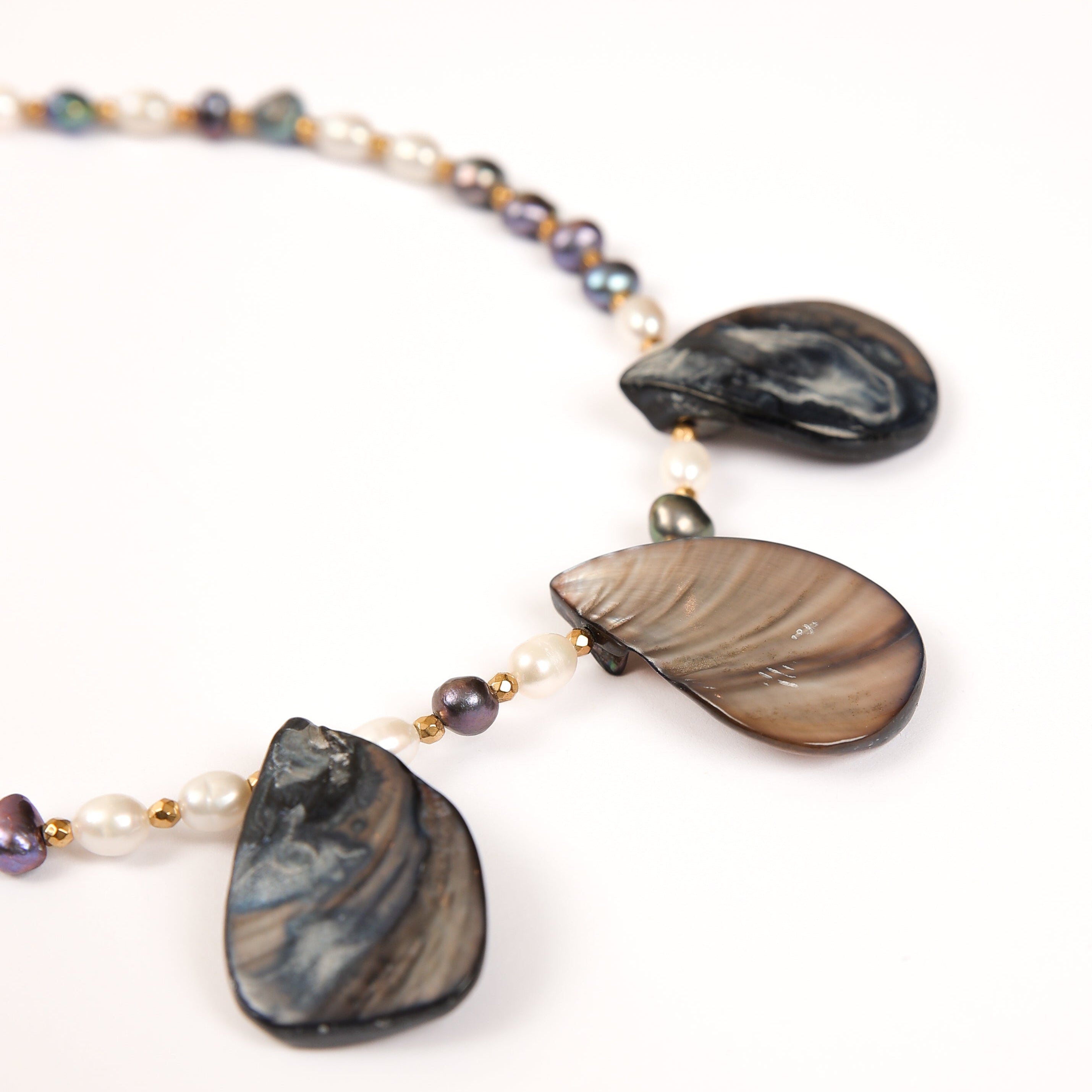 Collier ras du cou en perles - Coquillages d'ormeau noir