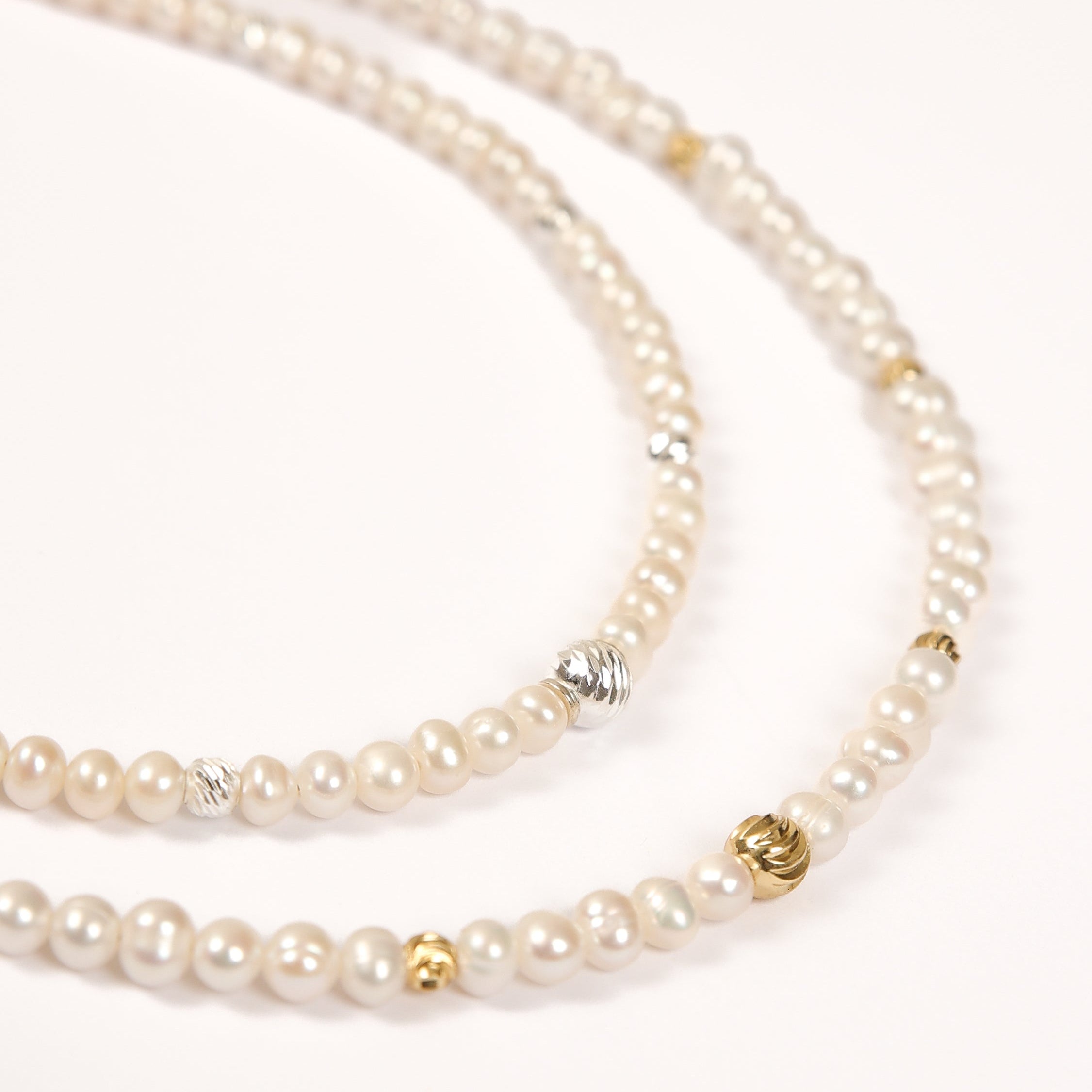 Collar de perlas con esferas redondas