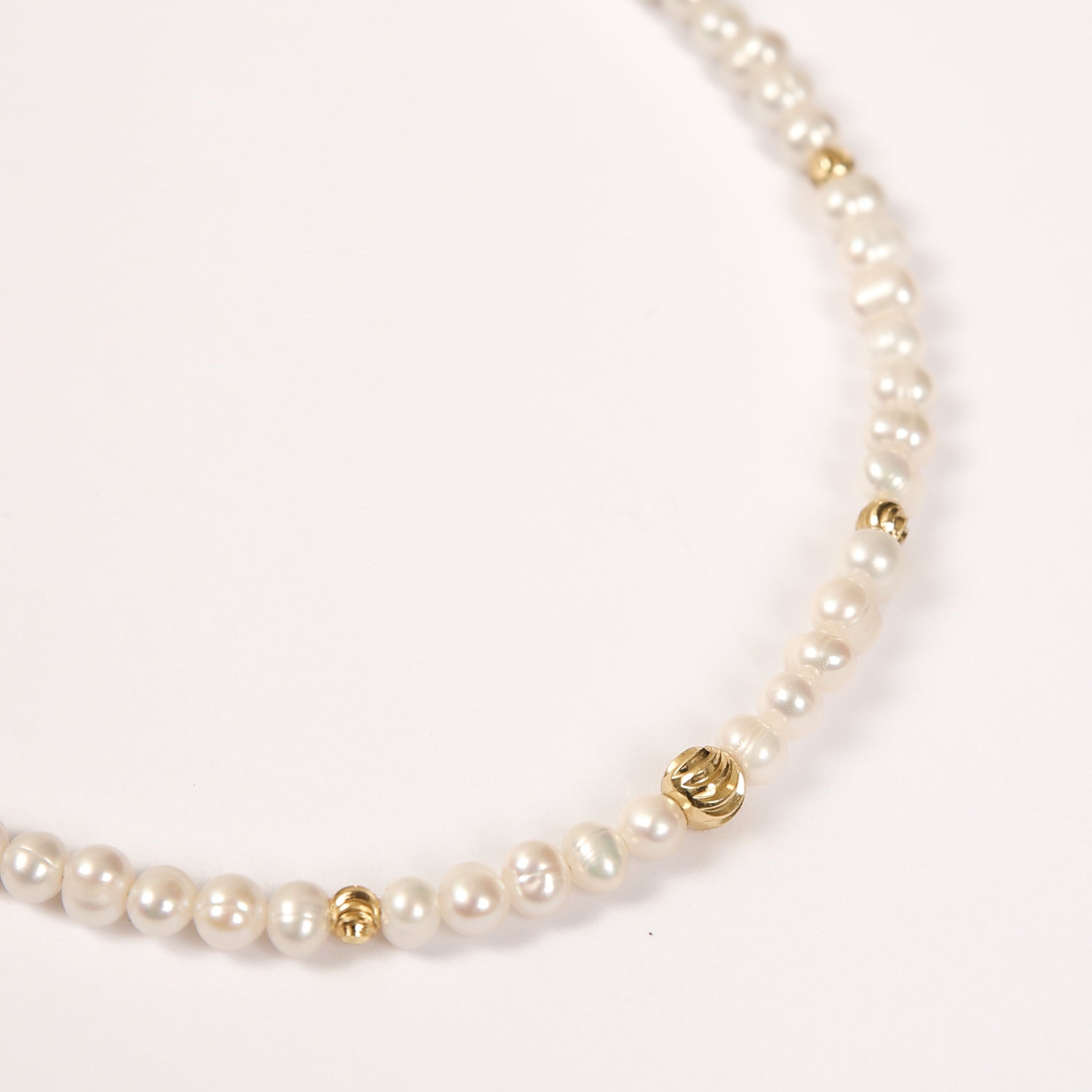 Collar de perlas con esferas redondas