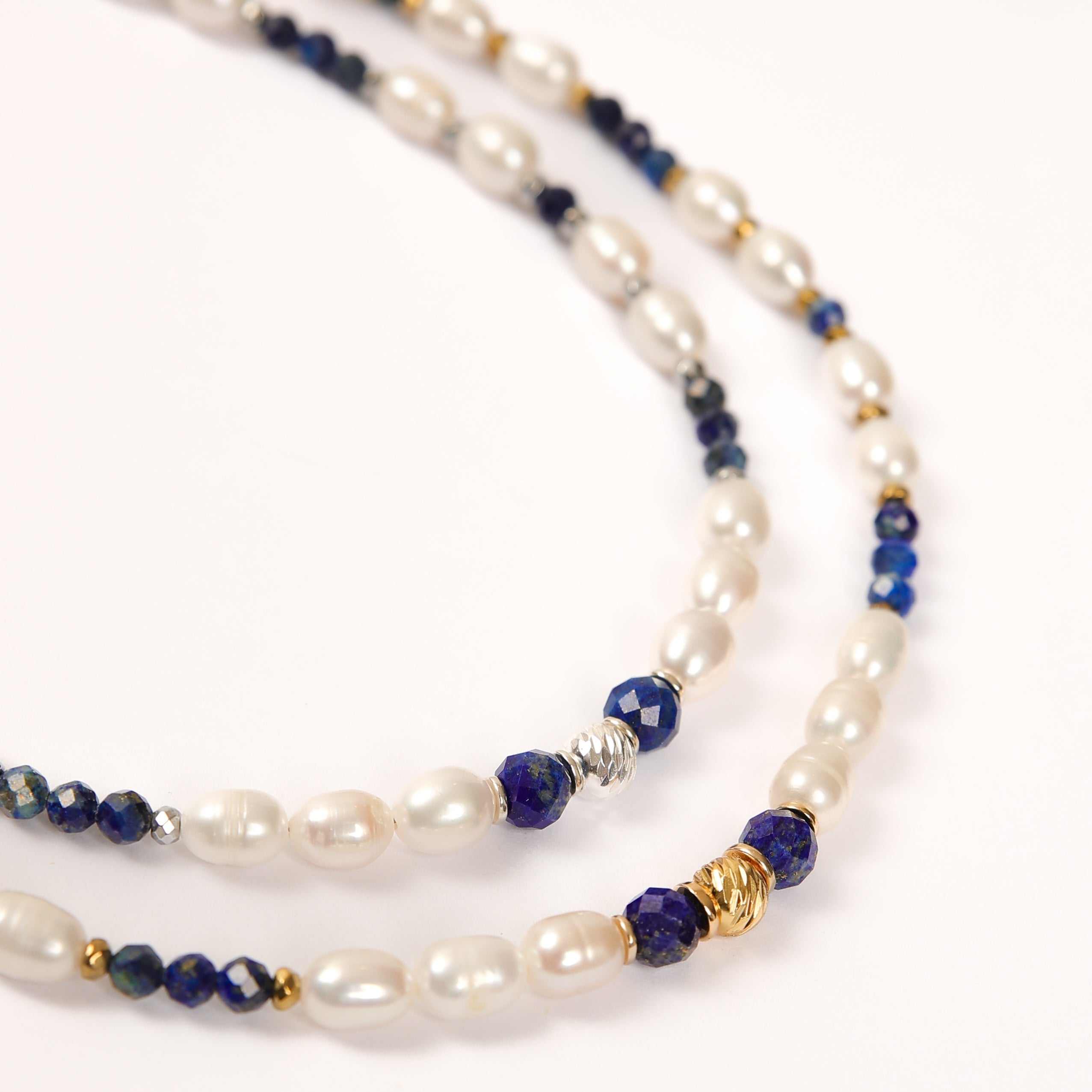 Collar de perlas con lapislázuli