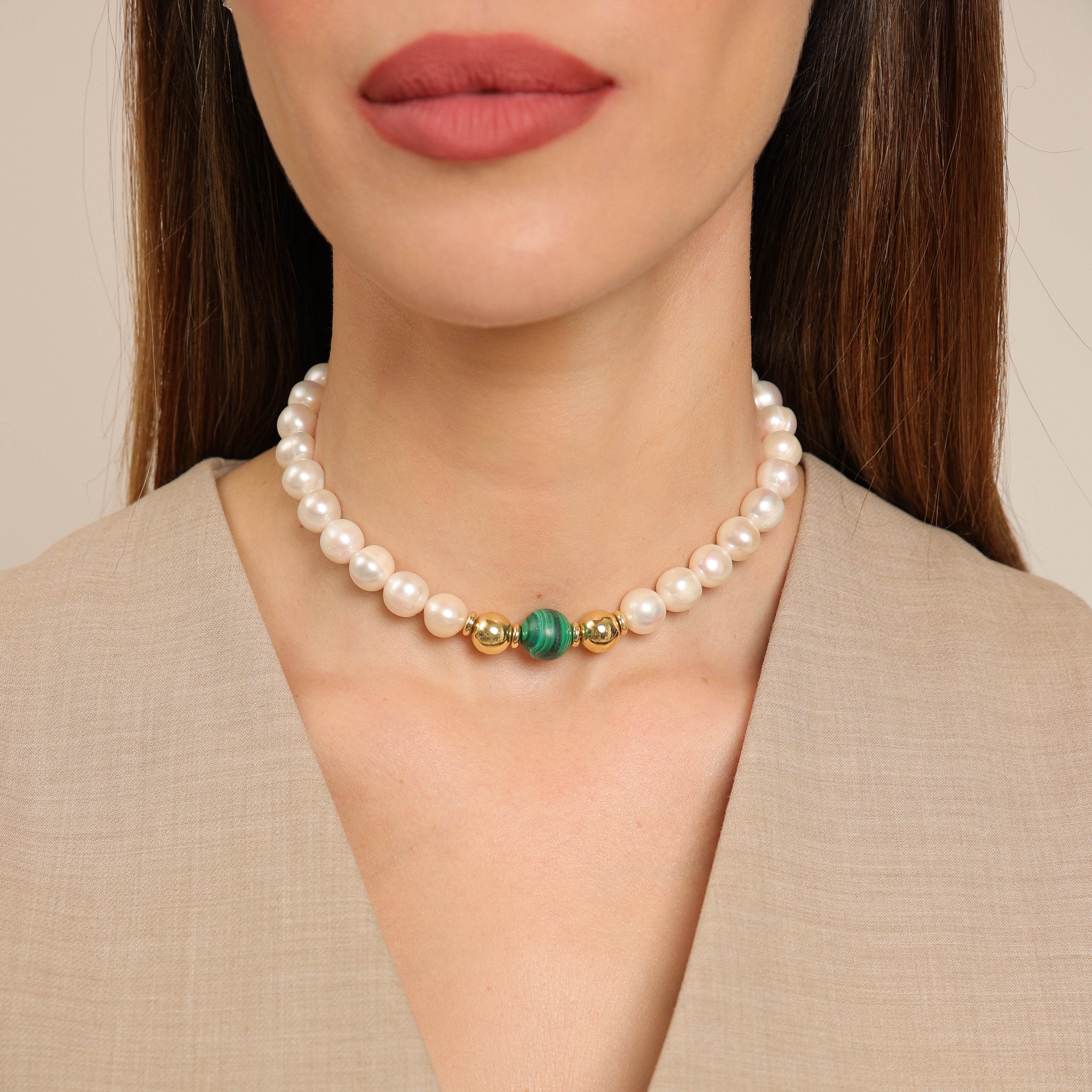 Collar de perlas con malaquita