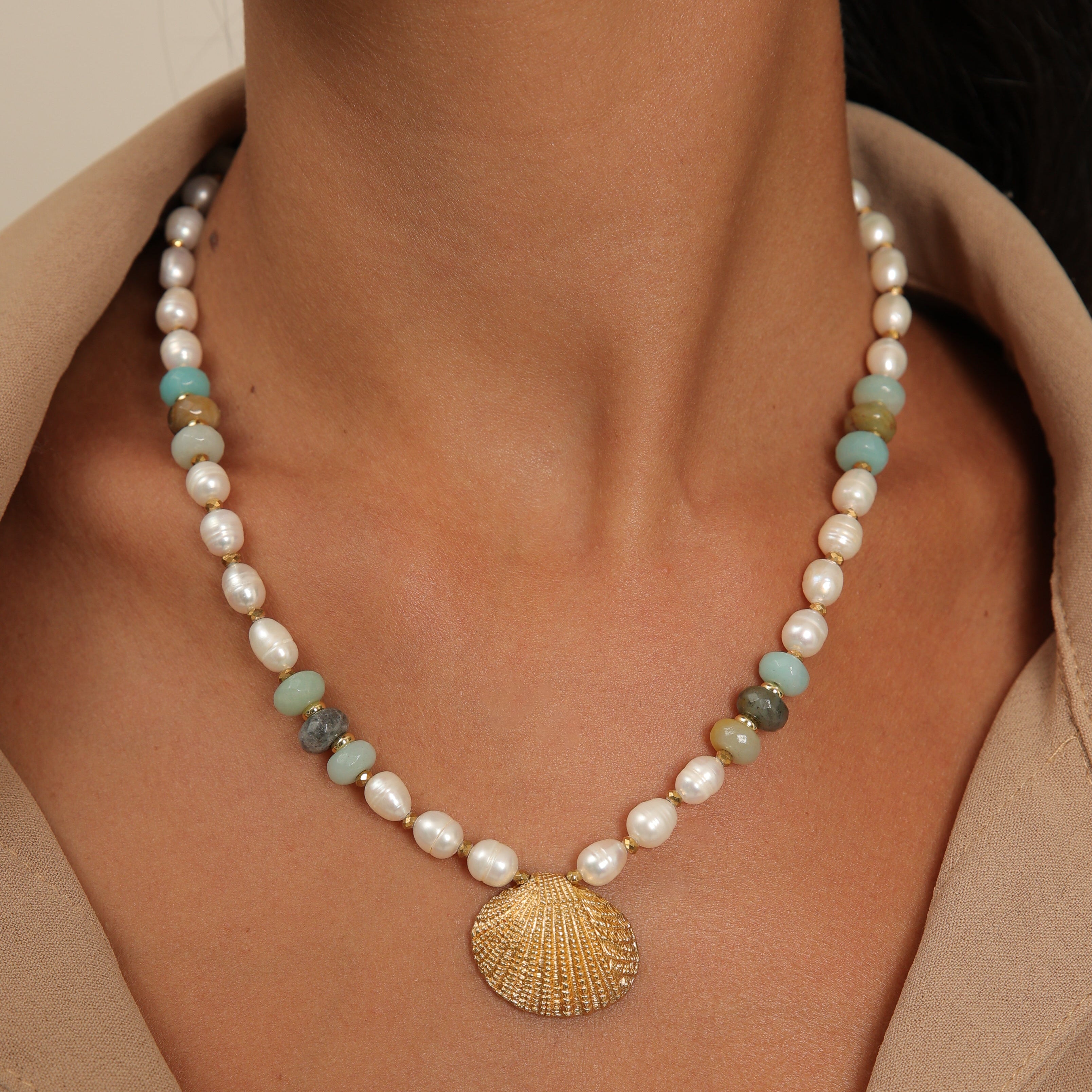 Collar de perlas - Colgante de amazonita y concha