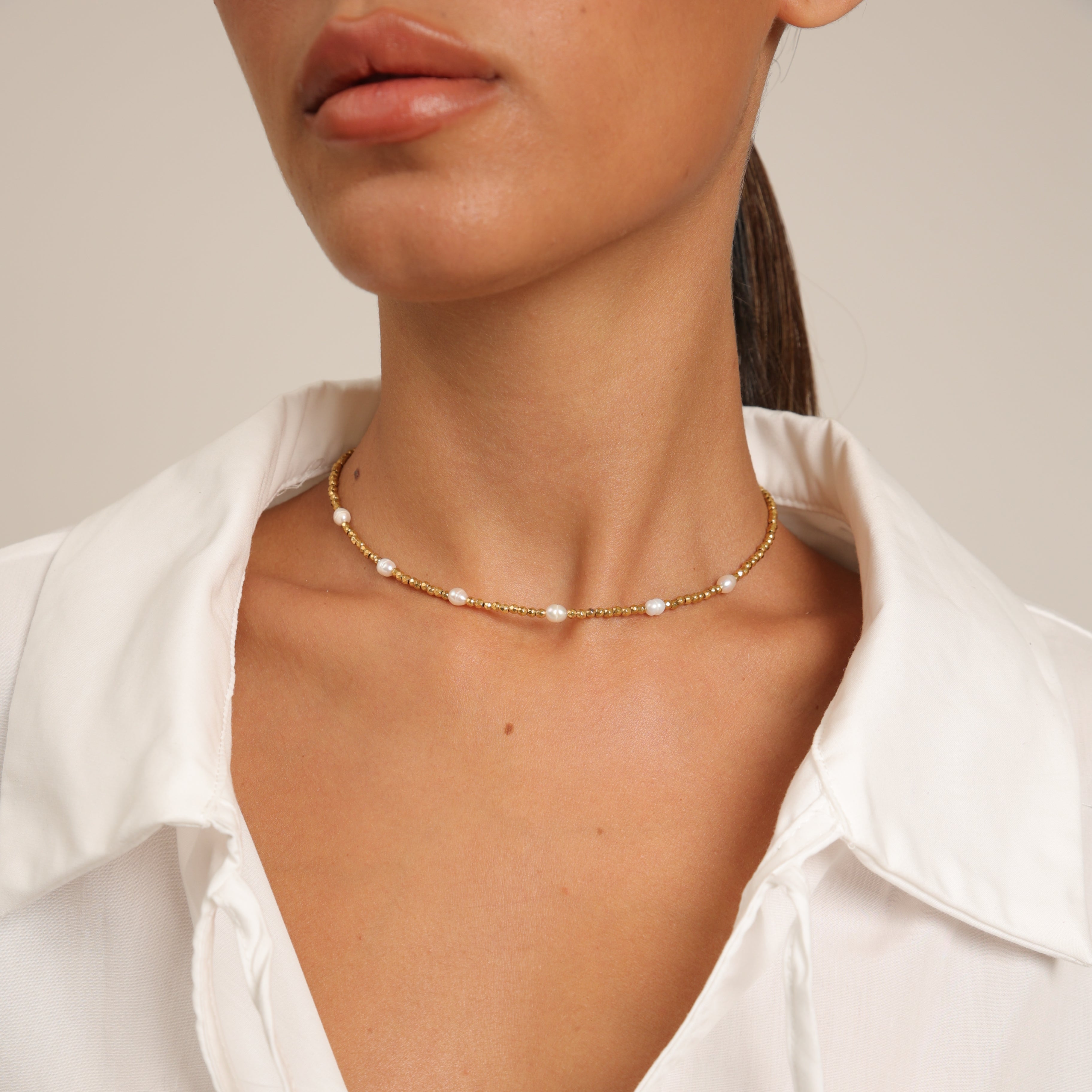 Gargantilla de hematita con perlas de arroz