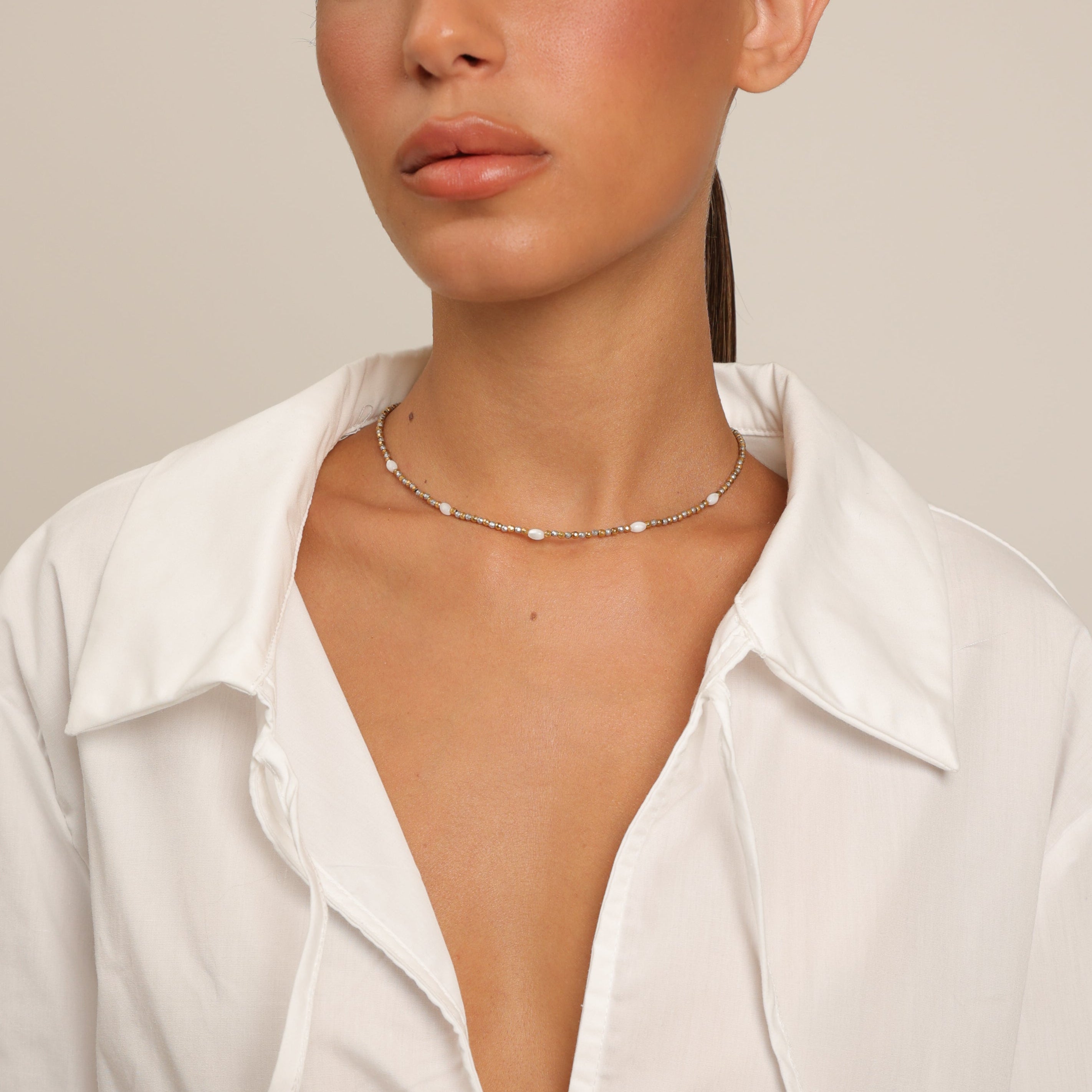 Gargantilla de hematita con perlas de arroz