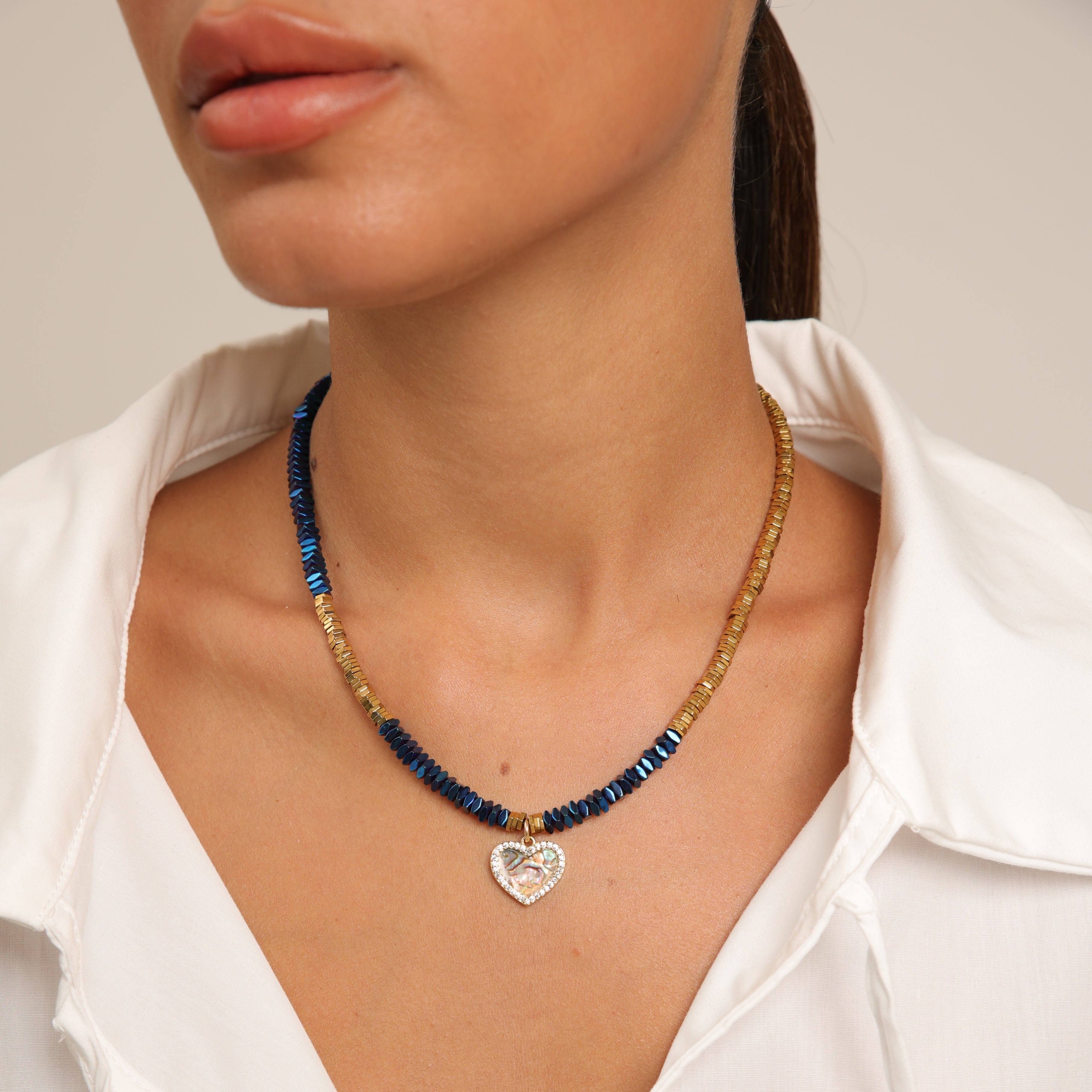 Collar de hematita con colgante de abulón