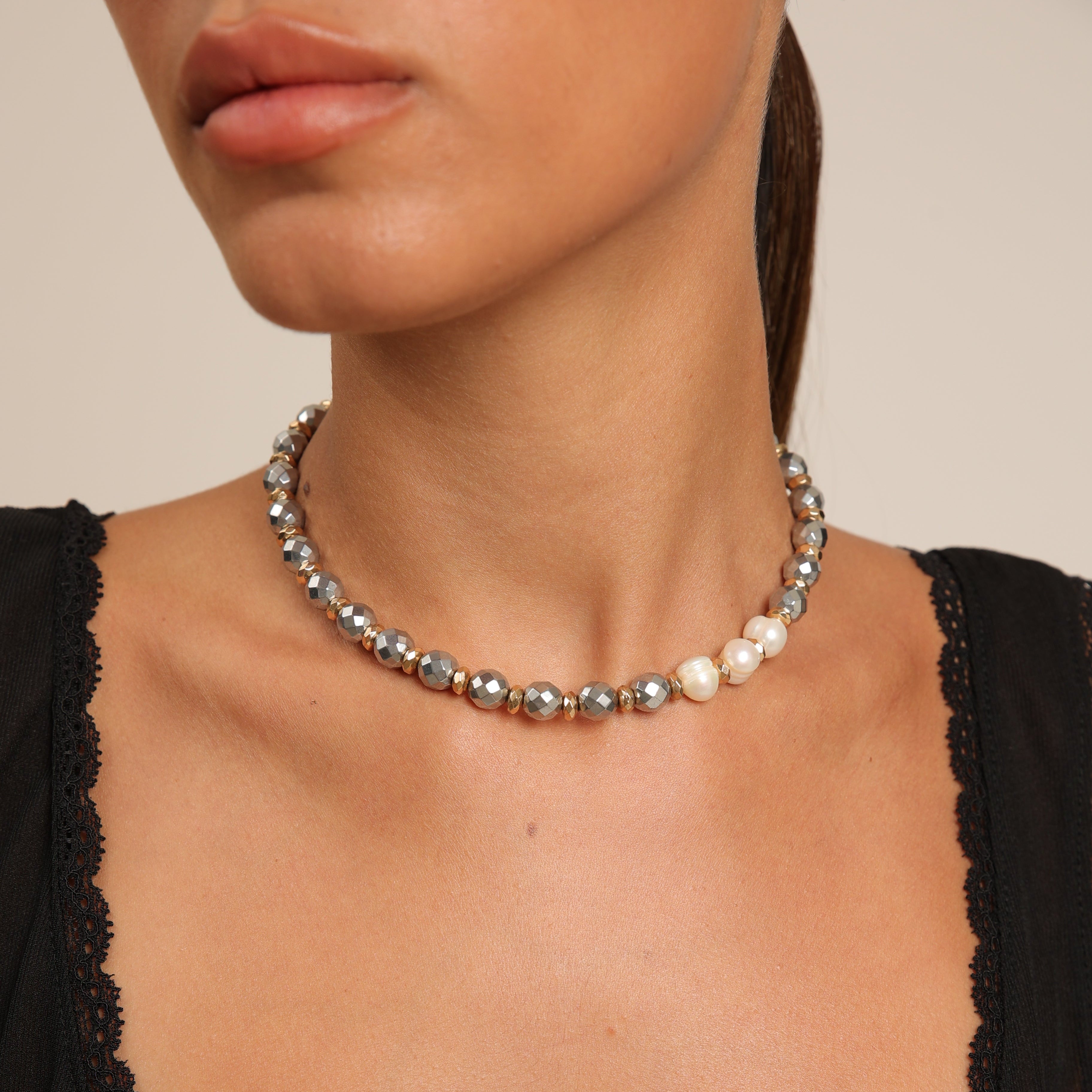 Collier ras du cou en hématite avec perles