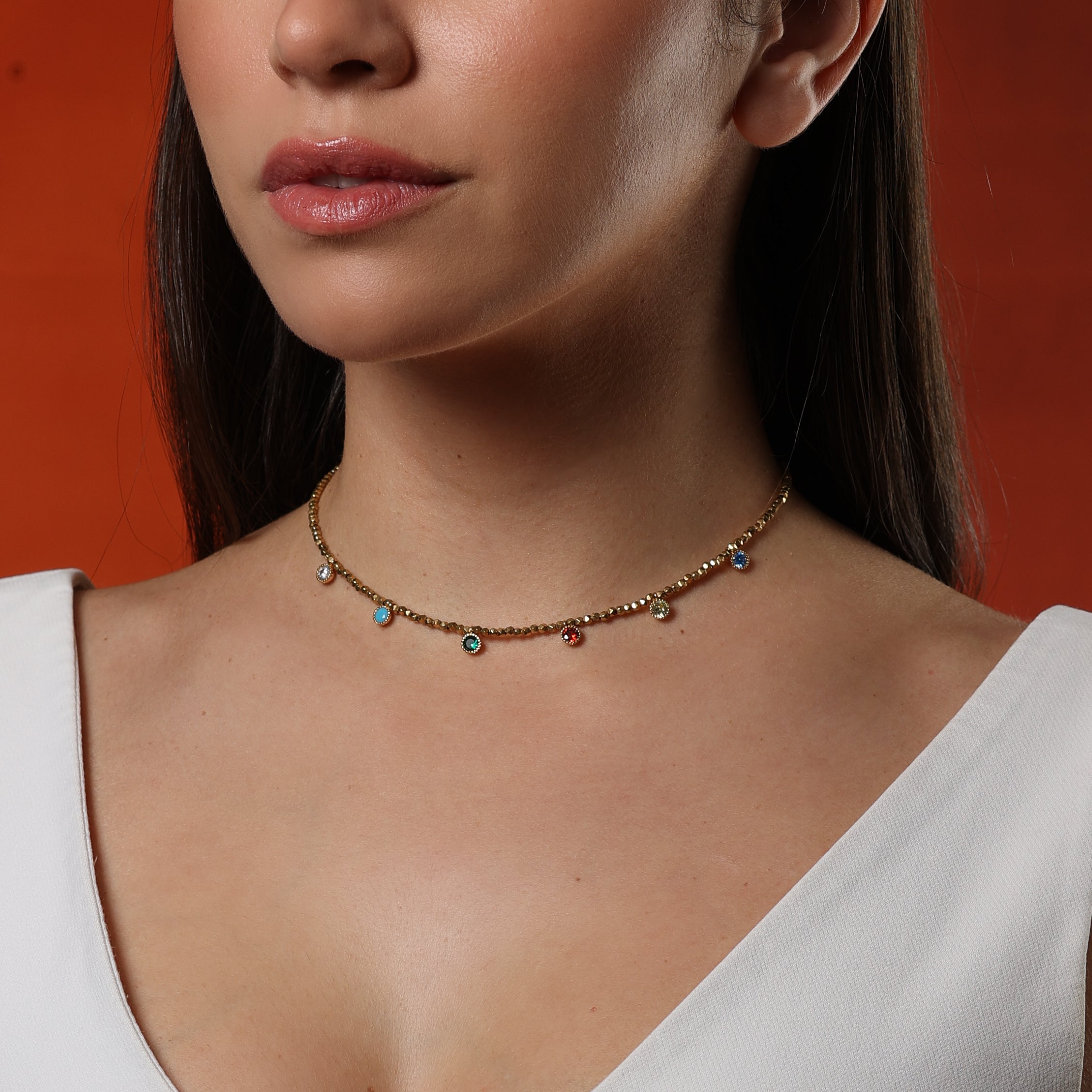 Gargantilla de hematita con colgantes de colores