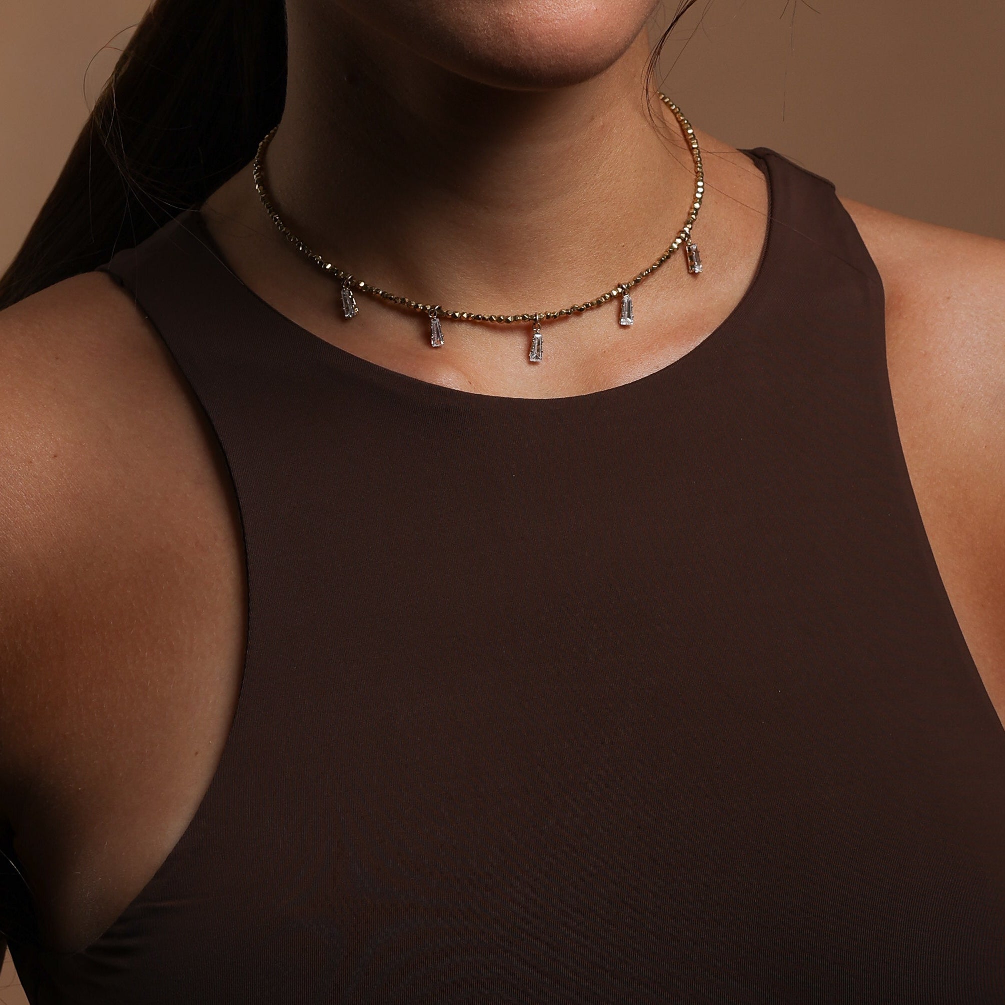 Gargantilla de hematita con colgantes de cristal