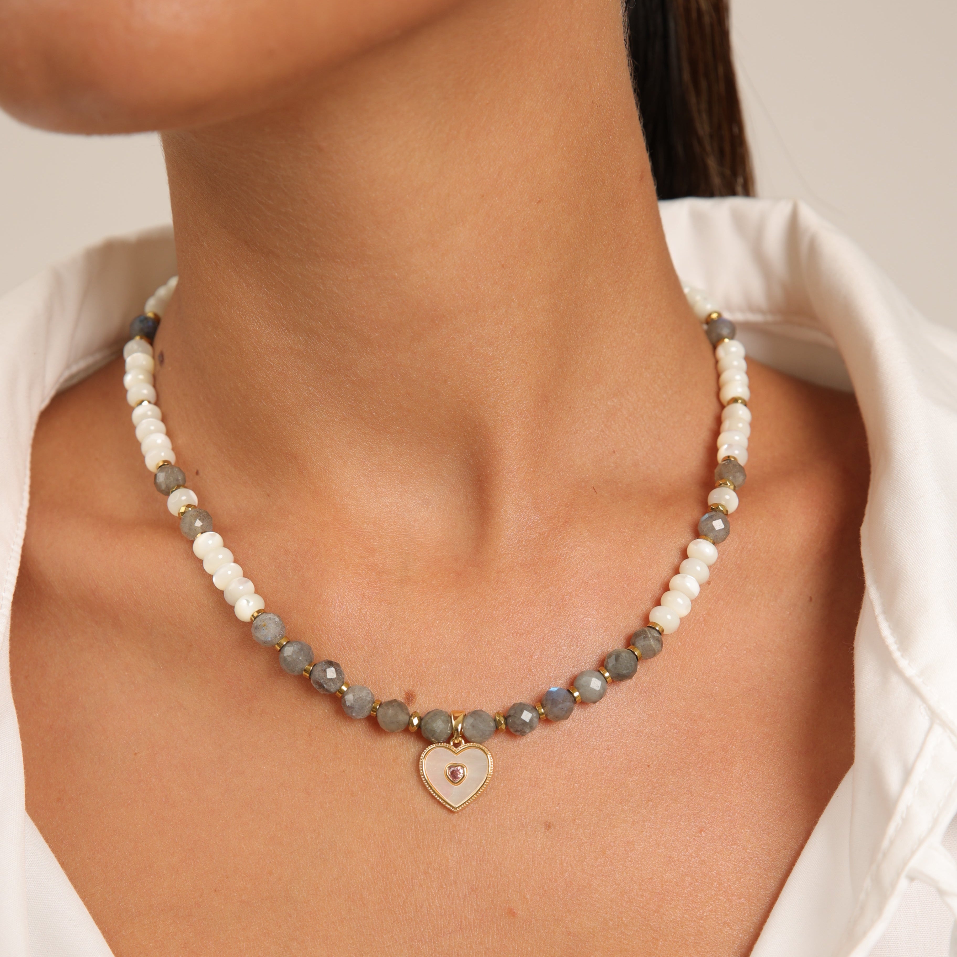 Collar de labradorita y nácar